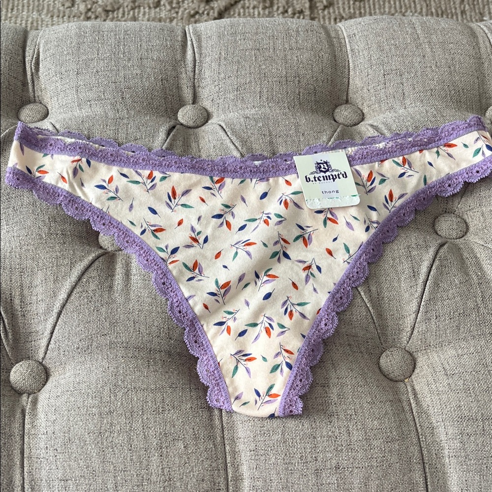 B. tempt’d Floral Print Thong - Cream with Purple Lace NEW